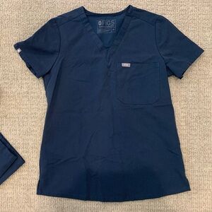 FIGS Scrubs

X-small Catarina One-Pocket Scrub Tops